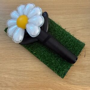 G-Dragon Daisy Official Light Stick